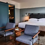 The Junto Hotel